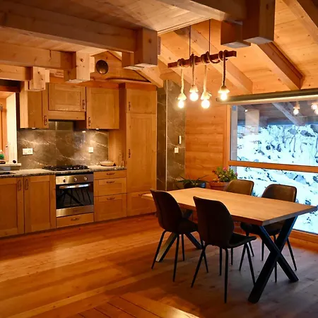 Consulat Des Elohim Chez Allan Et Lili-peace Maison d'hôtes